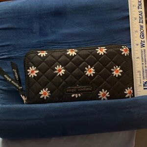 Simply Southern Black Quilted Daisy Zip Wallet, NWT